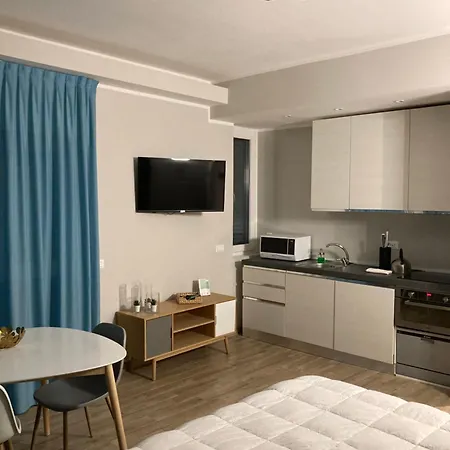 Lovingstresa In The Heart Of The Town Стреза