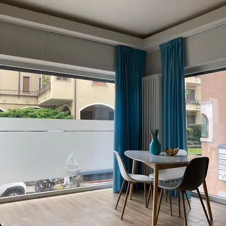 Lovingstresa In The Heart Of The Town Апартаменты *